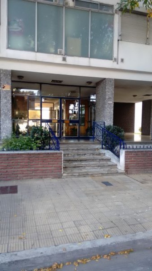 VERSALLES,3AMB,FRENT,BALCON,BAULERA, MUY BUEN ESTADO/UBICACION,LUMINOSO, AMPLIO,EDIFICIO TORRE,
