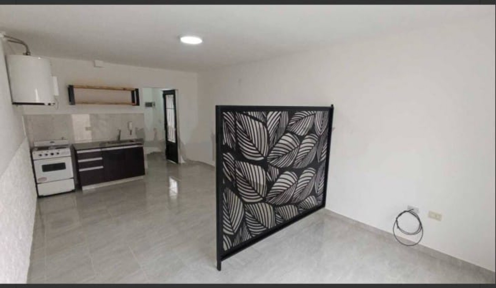CASTELAR PH EN VENTA CON PATIO Y COCHERA APTO PROFESIONAL Y APTO CREDITO UN AMBIENTE.