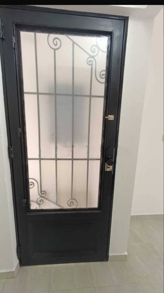 CASTELAR PH EN VENTA CON PATIO Y COCHERA APTO PROFESIONAL Y APTO CREDITO UN AMBIENTE.
