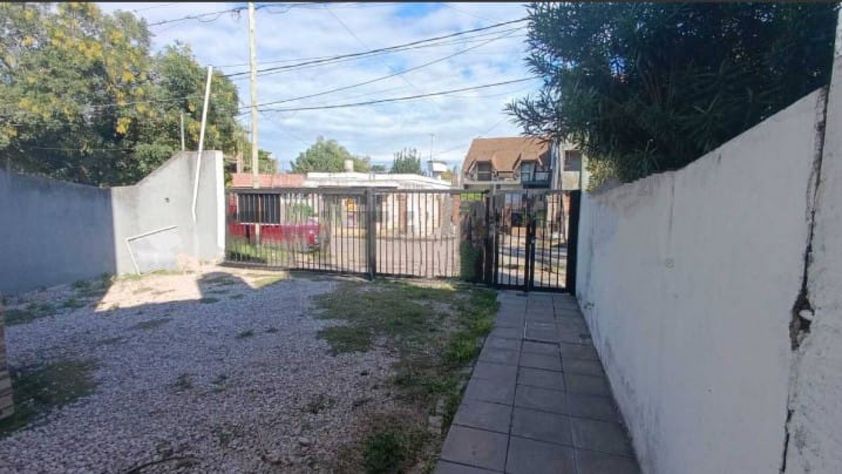 CASTELAR PH EN VENTA CON PATIO Y COCHERA APTO PROFESIONAL Y APTO CREDITO UN AMBIENTE.