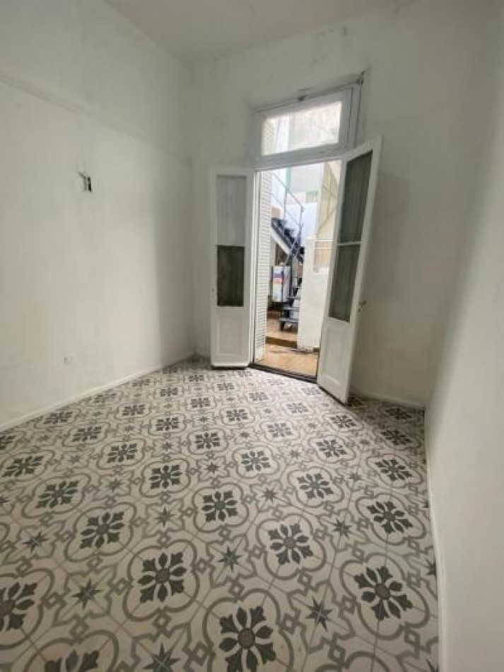 SAN CRISTOBAL,PH,5AMB,1 PISO ESCALERA, USO COMERCIAL,PROFESIONAL, APTO CREDITO, RECICLADO NUEVO,SIN EXPENSAS, PERMUTA, OPORTUNIDAD,