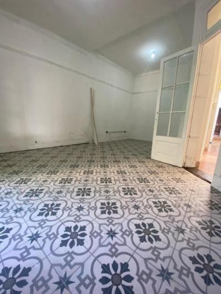 SAN CRISTOBAL,PH,5AMB,1 PISO ESCALERA, USO COMERCIAL,PROFESIONAL, APTO CREDITO, RECICLADO NUEVO,SIN EXPENSAS, PERMUTA, OPORTUNIDAD,