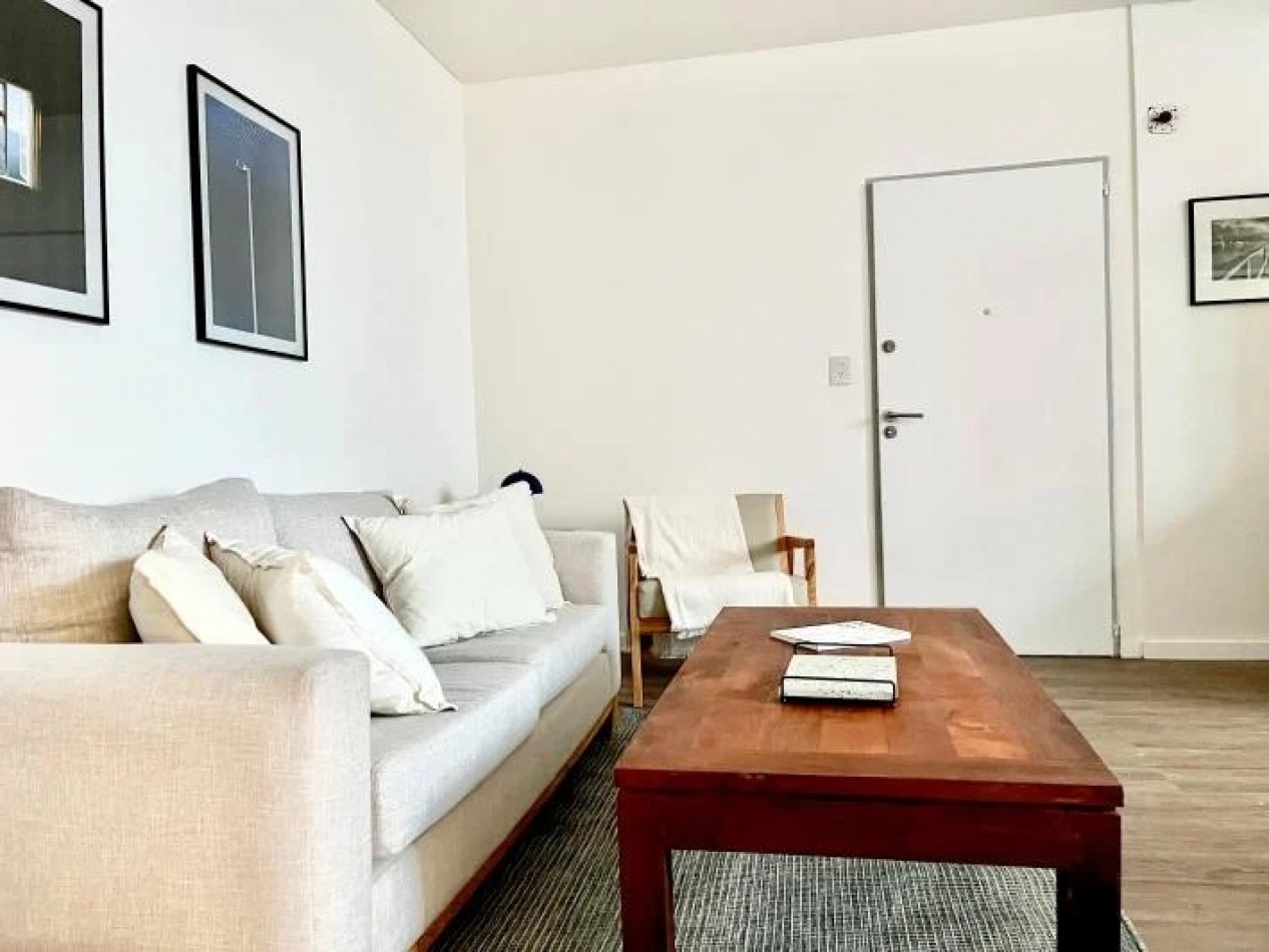 PARQUE CHACABUCO 2AMB,2 PISO ESCALERA, COMODO AMPLIO, APTO PROFESIONAL, MUY BUEN ESTADO GENERAL Y UBICACION,OPORTUNIDAD