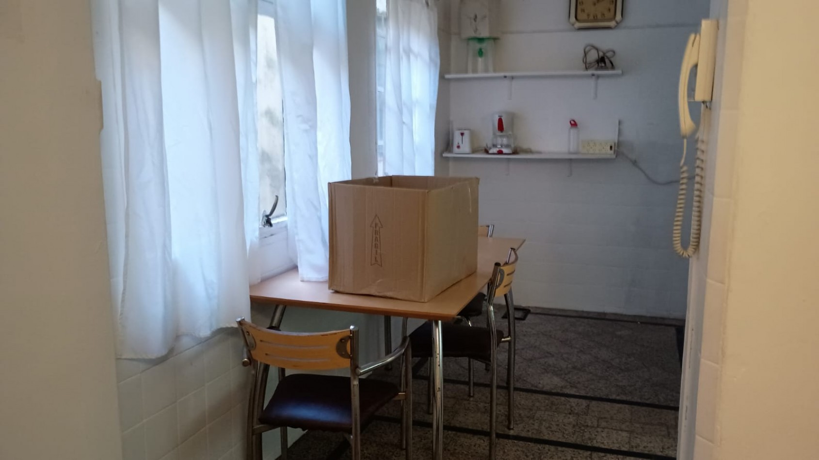 Centro,3ambientes,1 piso,lateral,interno,muy buen estado general y ubicacion,apto credito, ideal:inversores para alquiiler temporario, oportunidad