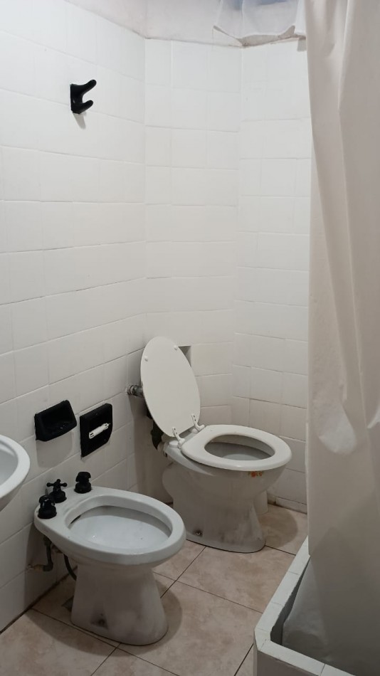 Centro,3ambientes,1 piso,lateral,interno,muy buen estado general y ubicacion,apto credito, ideal:inversores para alquiiler temporario, oportunidad