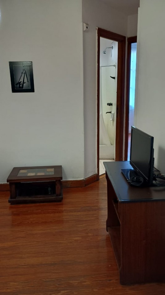 Centro,3ambientes,1 piso,lateral,interno,muy buen estado general y ubicacion,apto credito, ideal:inversores para alquiiler temporario, oportunidad
