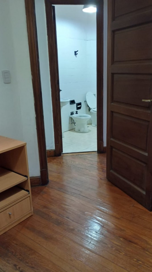 Centro,3ambientes,1 piso,lateral,interno,muy buen estado general y ubicacion,apto credito, ideal:inversores para alquiiler temporario, oportunidad