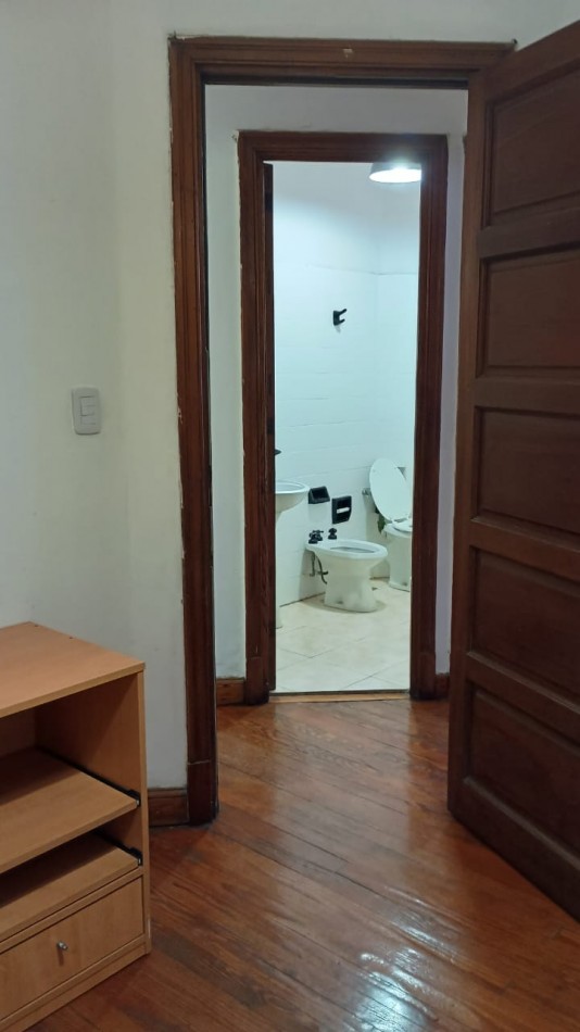 Centro,3ambientes,1 piso,lateral,interno,muy buen estado general y ubicacion,apto credito, ideal:inversores para alquiiler temporario, oportunidad