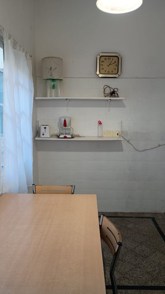 Centro,3ambientes,1 piso,lateral,interno,muy buen estado general y ubicacion,apto credito, ideal:inversores para alquiiler temporario, oportunidad
