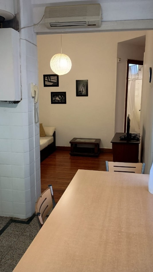 Centro,3ambientes,1 piso,lateral,interno,muy buen estado general y ubicacion,apto credito, ideal:inversores para alquiiler temporario, oportunidad