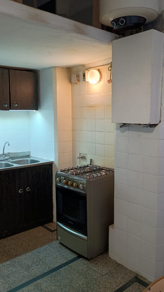 Centro,3ambientes,1 piso,lateral,interno,muy buen estado general y ubicacion,apto credito, ideal:inversores para alquiiler temporario, oportunidad