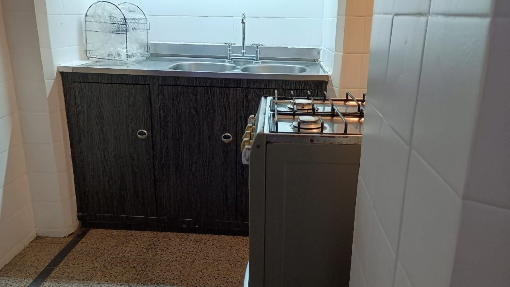 Centro,3ambientes,1 piso,lateral,interno,muy buen estado general y ubicacion,apto credito, ideal:inversores para alquiiler temporario, oportunidad