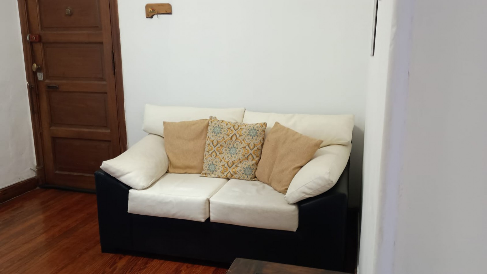 Centro,3ambientes,1 piso,lateral,interno,muy buen estado general y ubicacion,apto credito, ideal:inversores para alquiiler temporario, oportunidad
