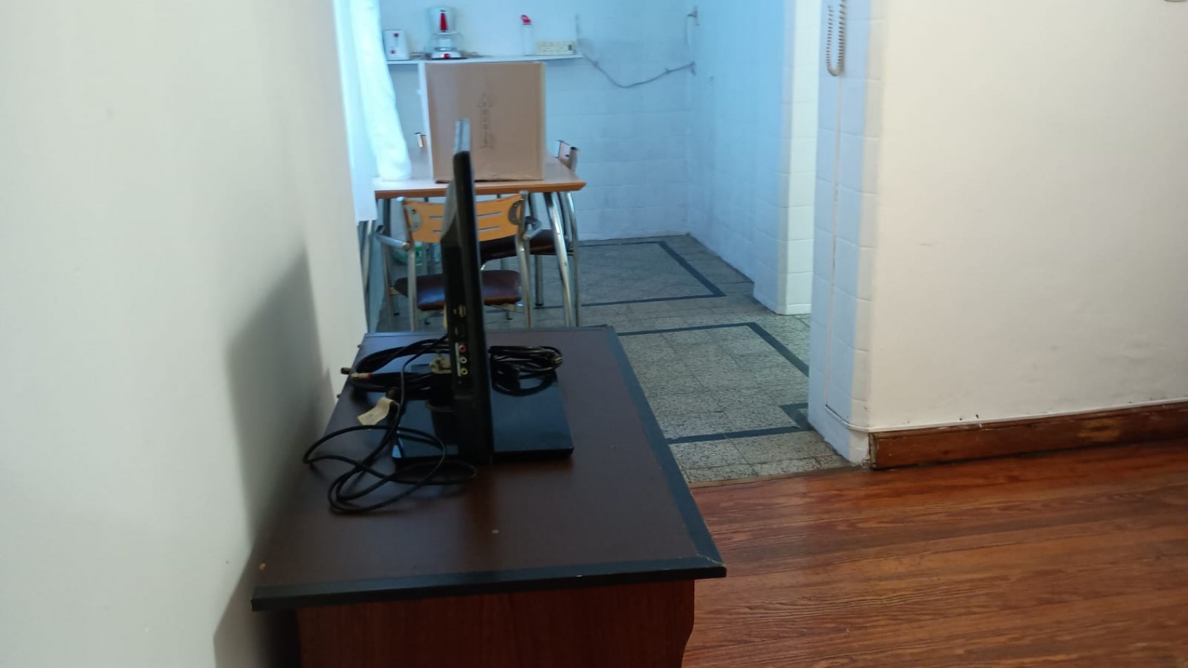 Centro,3ambientes,1 piso,lateral,interno,muy buen estado general y ubicacion,apto credito, ideal:inversores para alquiiler temporario, oportunidad
