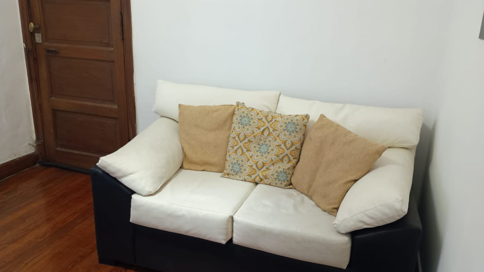 Centro,3ambientes,1 piso,lateral,interno,muy buen estado general y ubicacion,apto credito, ideal:inversores para alquiiler temporario, oportunidad