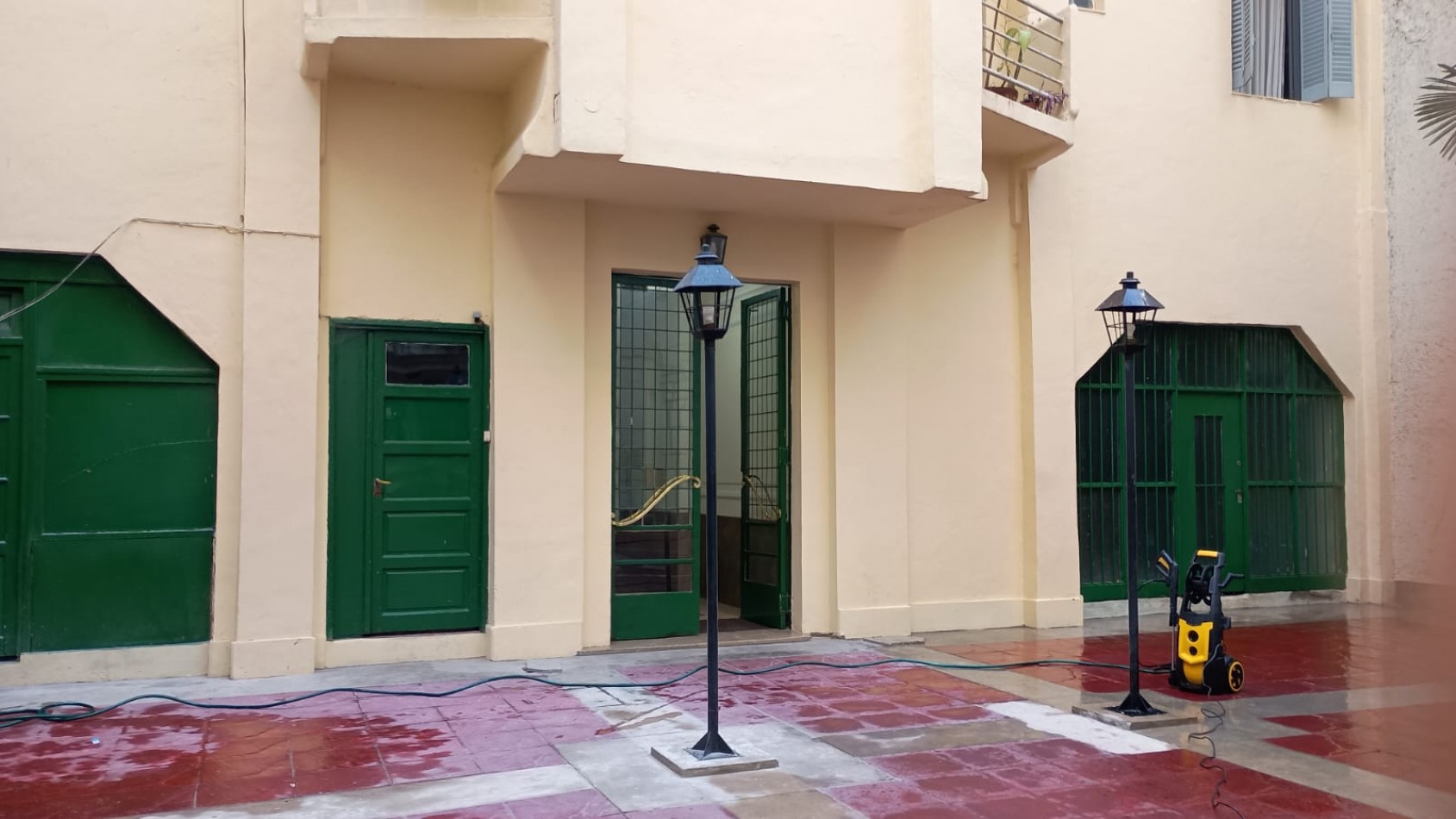 Centro,3ambientes,1 piso,lateral,interno,muy buen estado general y ubicacion,apto credito, ideal:inversores para alquiiler temporario, oportunidad