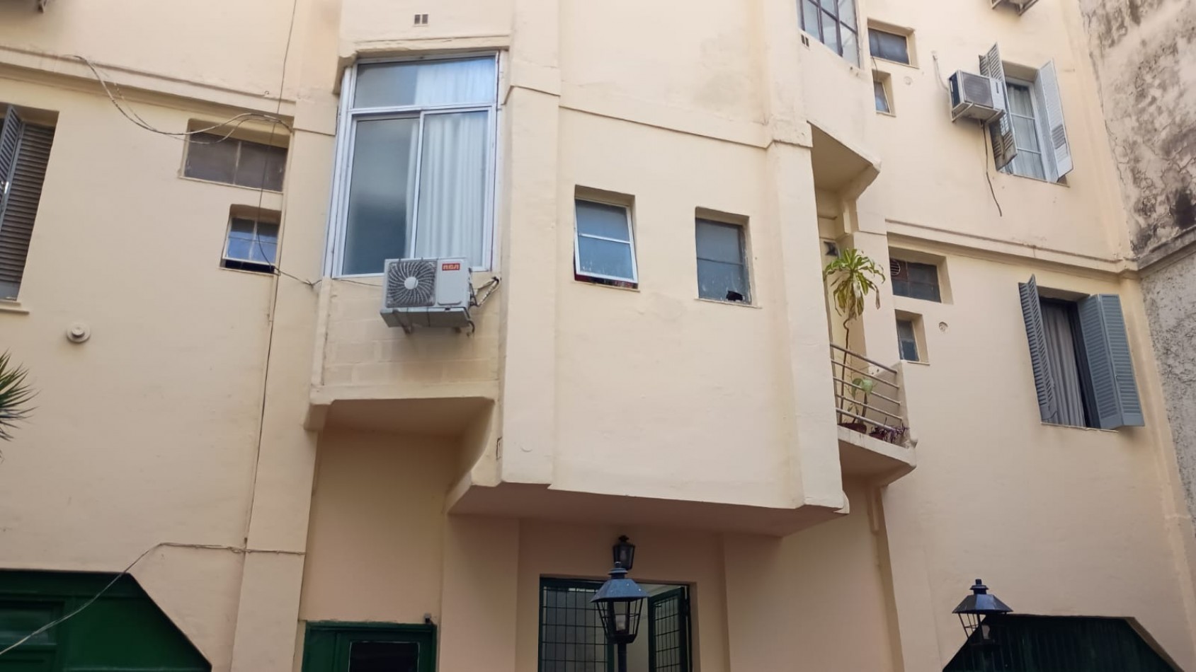 Centro,3ambientes,1 piso,lateral,interno,muy buen estado general y ubicacion,apto credito, ideal:inversores para alquiiler temporario, oportunidad