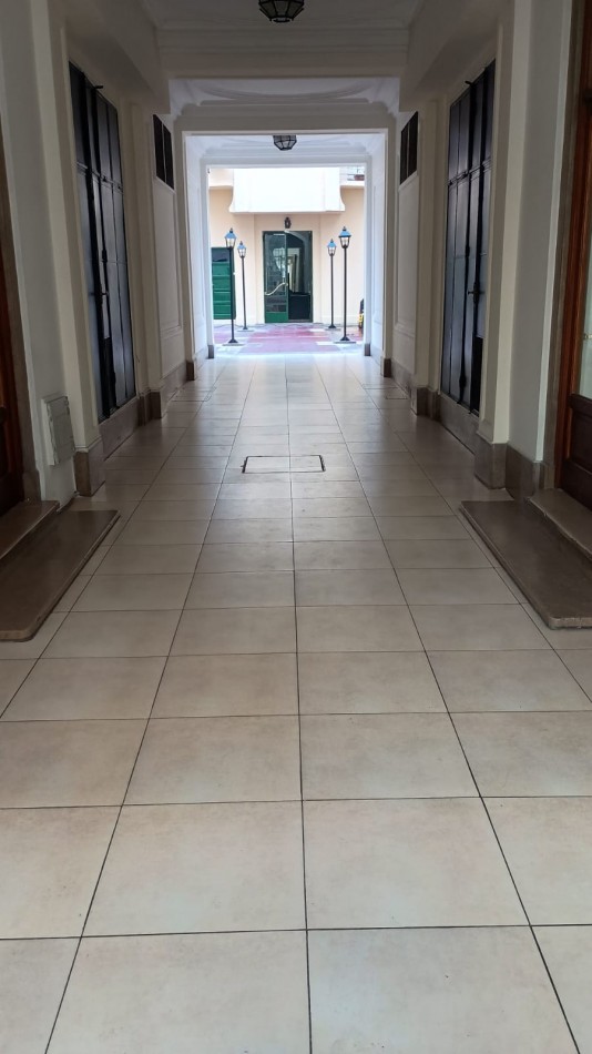 Centro,3ambientes,1 piso,lateral,interno,muy buen estado general y ubicacion,apto credito, ideal:inversores para alquiiler temporario, oportunidad