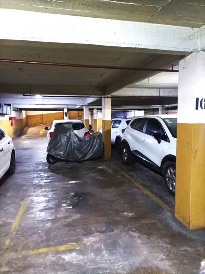 RECOCLETA, COCHERA, ACCESO POR RAMPA, EXCELENTE UBICACION BUENAS ARTERIAS DE ACCESO OPORTUNIDAD