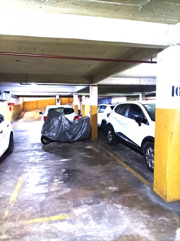 RECOCLETA, COCHERA, ACCESO POR RAMPA, EXCELENTE UBICACION BUENAS ARTERIAS DE ACCESO OPORTUNIDAD
